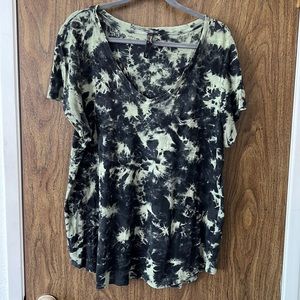 Green&Black V- Neck Tee
